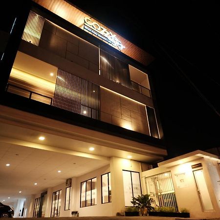 Cozzy Stay Hotel Semarang By Sinergi Exteriér fotografie